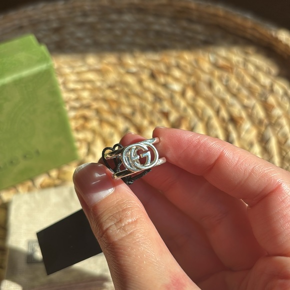 Gucci Silver Ring with Iconic Logo - Picture 6 of 7